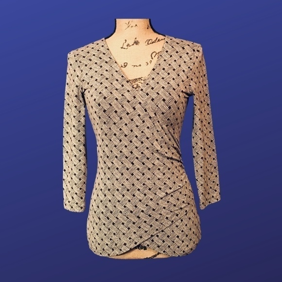 ANN TAYLOR LOFT SurpliceV-Neck Wrap Top, BROWN/CREAM BASKET WEAVE, Size XS, NWOT - Picture 1 of 9